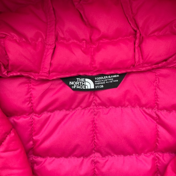 The North Face Fuchsia Quilted Jacket - Picture 2 of 3